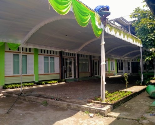 Sejumlah Terop sudah dipasang di Pondok Pesantren Fathul Ulum Diwek Jombang.(wacananews.co.id/sob)