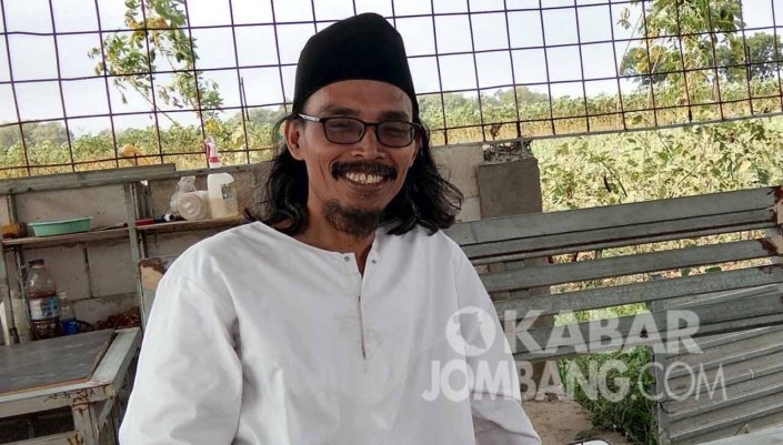 Pengasuh Pondok Pesantren Fathul Ulum, KH Ahmad Habibul Amin, saat ditemui di sekitar lahan pertanian Ponpes, Senin (21/9/2020).